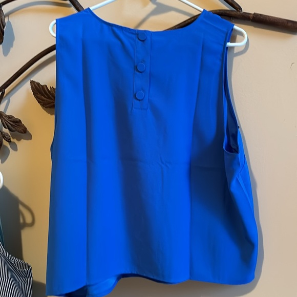 NWT J Crew Factory Button Back Sleeveless Shell, Size XXL, Blue, Gorgeous Drape - Picture 4 of 6